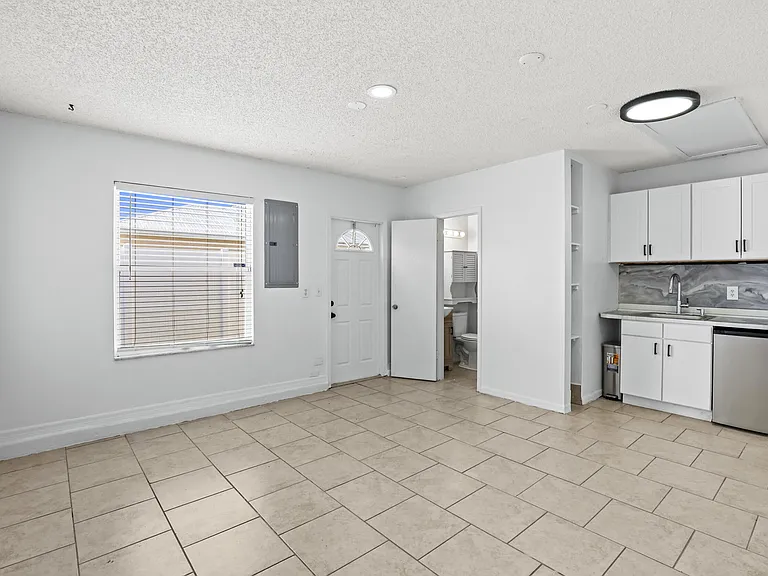 4026 SW Kallen St #B — Photo 1
