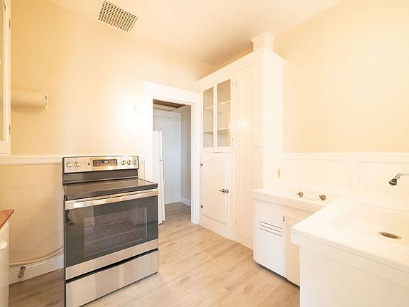 3rd image of 4154 Piedmont Ave APT 10