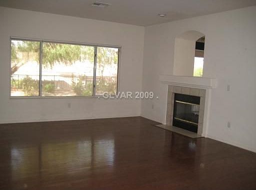 3rd image of 2566 Grandville Ave