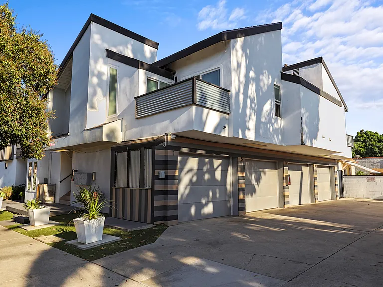 850 N Van Ness Ave #D — Photo 15