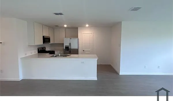 4 bed, 1676 sqft, $2,600 — Photo 4