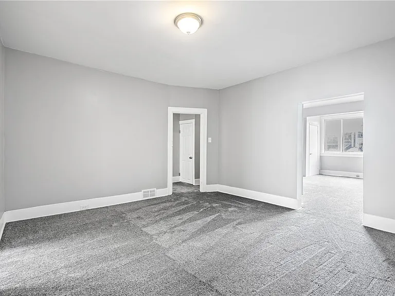 814 Woodward Ave — Photo 12