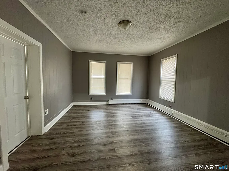 1102 E Main St #1 — Photo 9