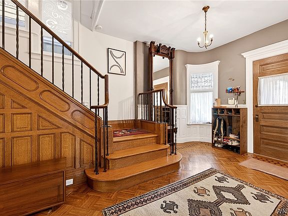 5th image of 187 Anderson Pl