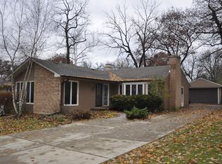 2304 N Barrington Woods Rd, Palatine, IL 60074