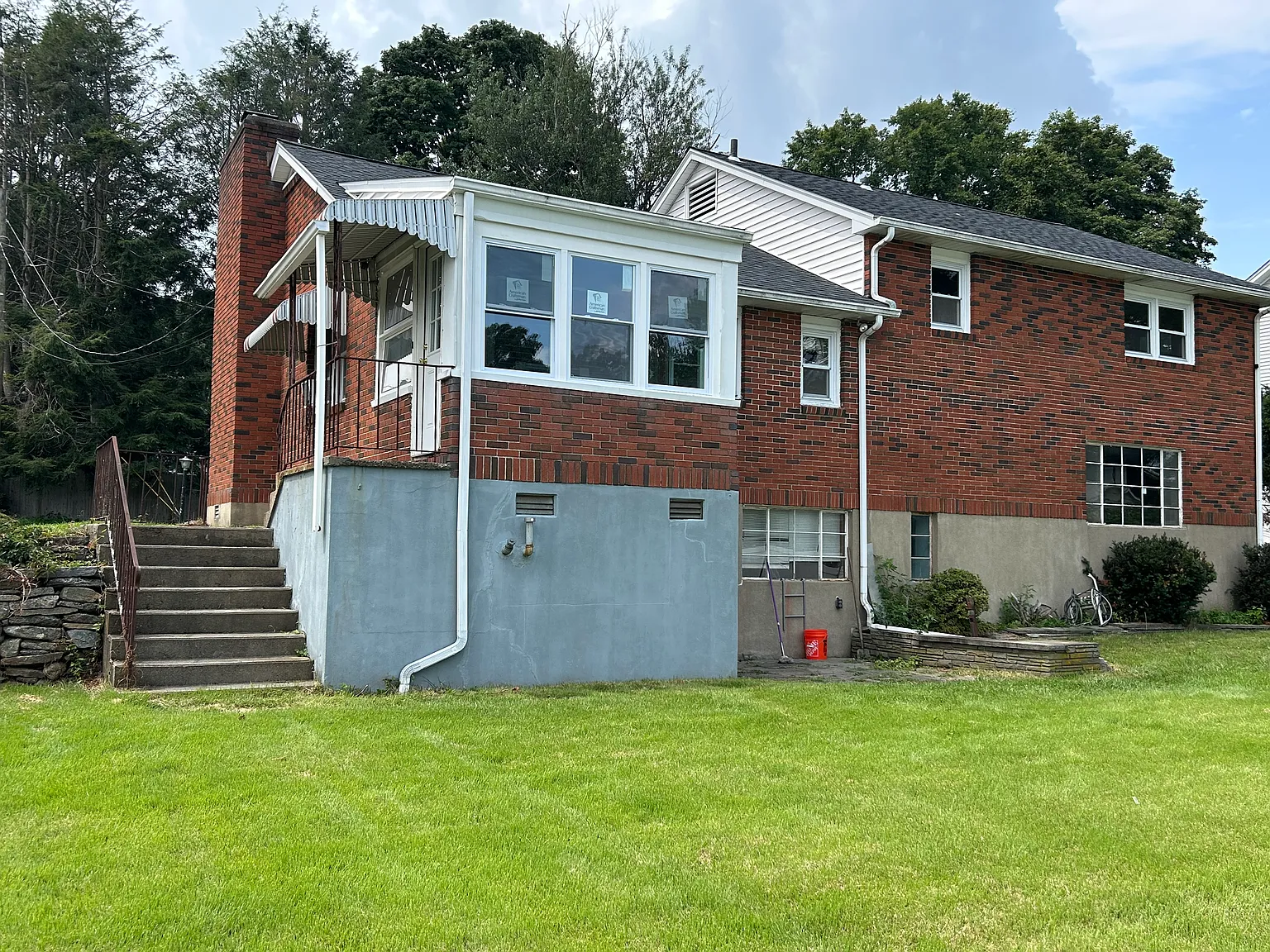 3 bed, 2.5 bath, 2024 sqft, $3,300 — Photo 2