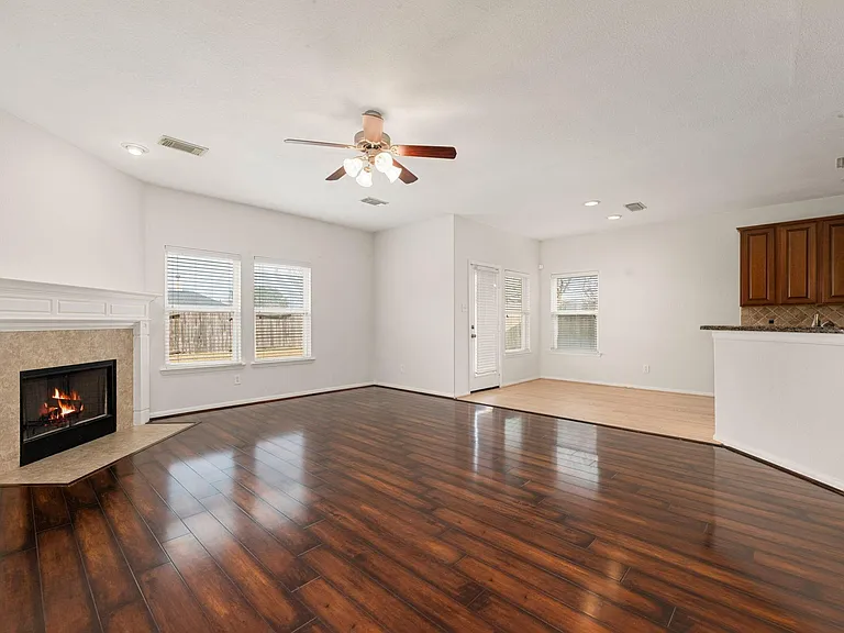 21426 Venture Park Dr — Photo 18