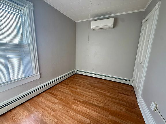 4th image of 2 Charles St #2