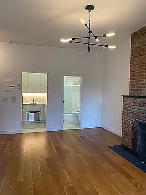 2nd image of 10 W 75th St APT 8