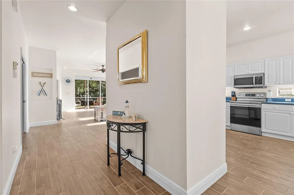 2 bed, 2.0 bath, 1492 sqft, $3,700 — Photo 4