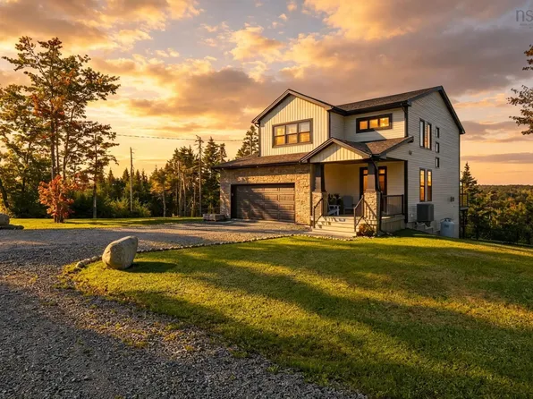 90 Hargrove Ln, Halifax, NS B3T 0H8