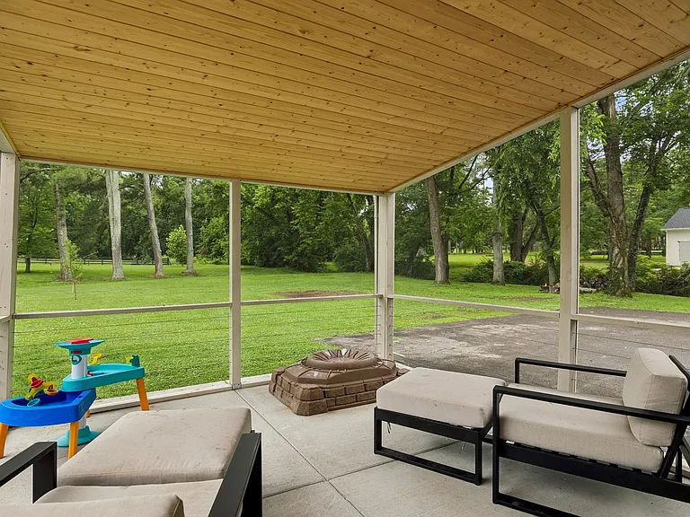 8013 Wikle Rd E — Photo 24