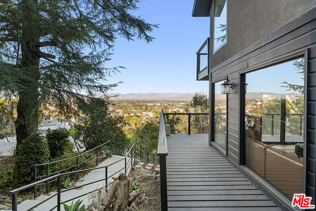 3 bed, 4.0 bath, 2400 sqft, $10,000 — Photo 3