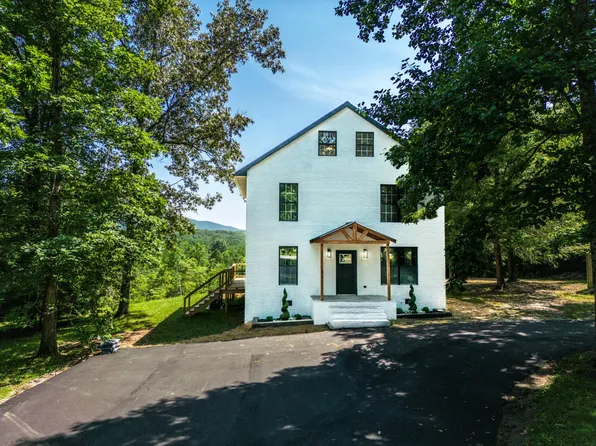 1668 Russell Ridge Rd, Crossville, TN 38555