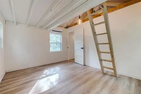 122 Allen St — Photo 9