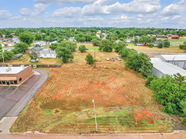 300 N Van Buren Ave #1, Elk City, OK 73644