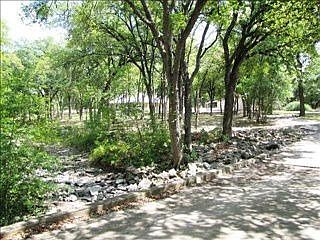 5th image of 722 Shady Hollow Dr