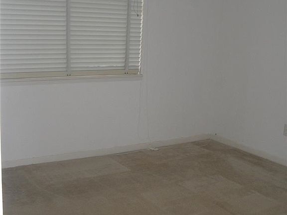 5th image of 2875 Wier Dr