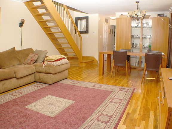 3rd image of 2171 E 70th St