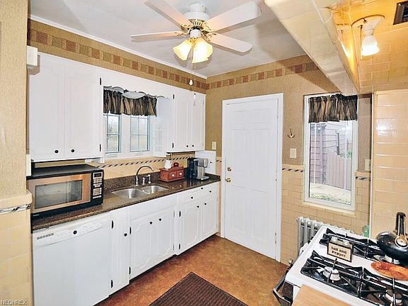 2nd image of 3767 Bridgeview Dr