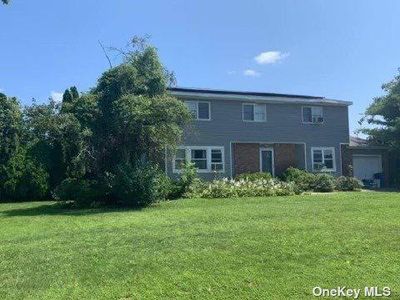 19 Burwood Ln, Coram, NY, 11727