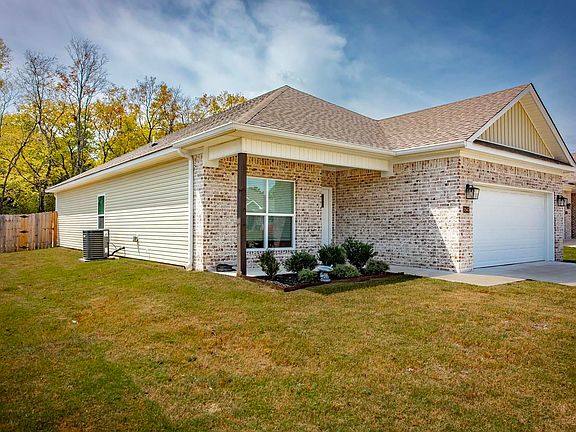 3rd image of 3543 Village Walk Dr