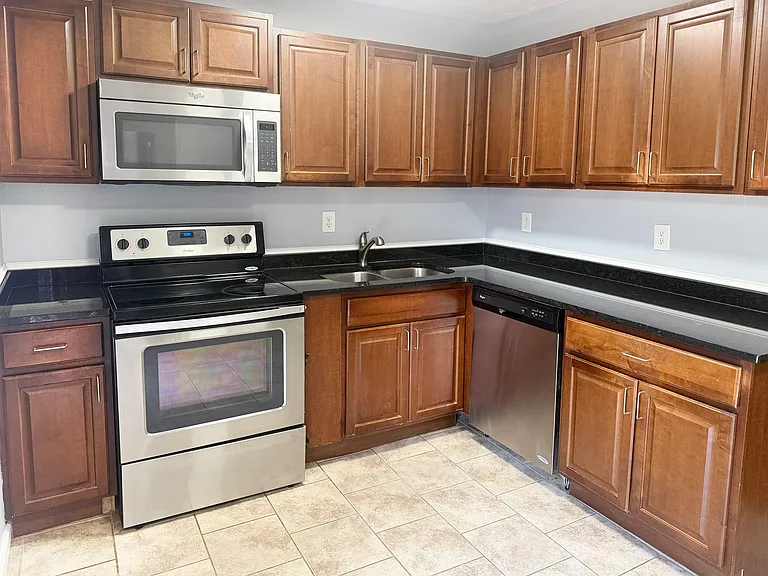 1177 Woodland Ave NE #7 — Photo 3