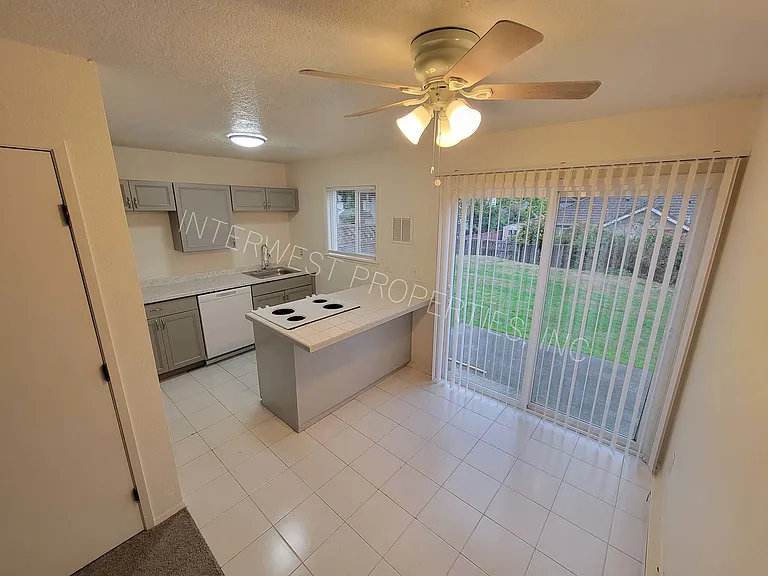 16705 NE Halsey St #113 — Photo 5