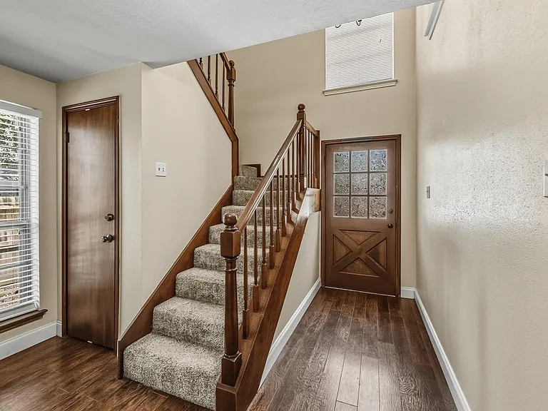 401 Woodmont Dr — Photo 5