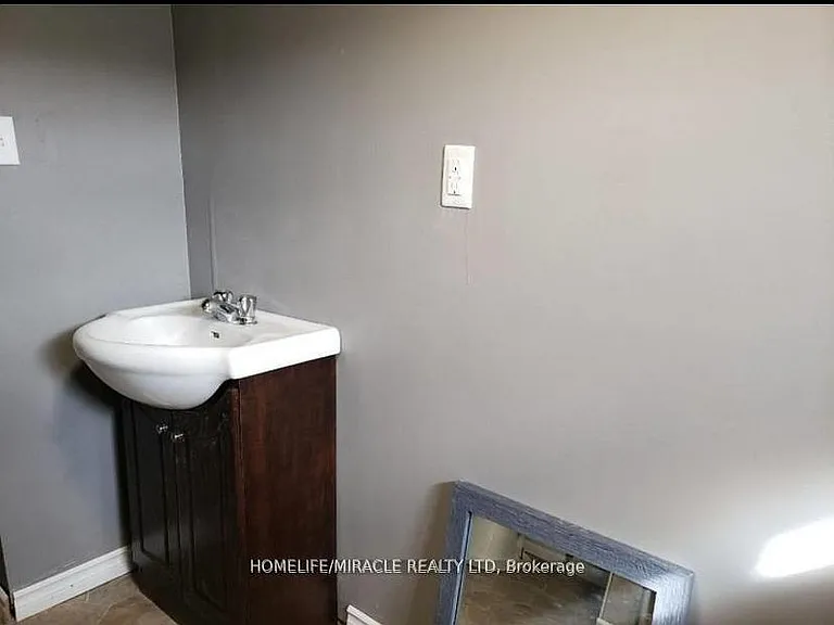 598 Front St #2 — Photo 9