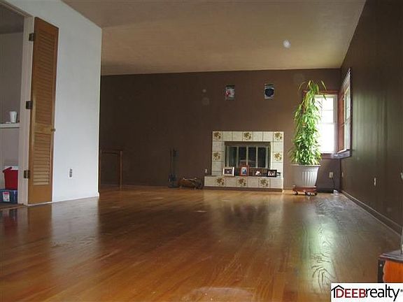2nd image of 9712 Manderson St