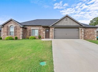 594 Parkside Cv, Springdale, AR 72764