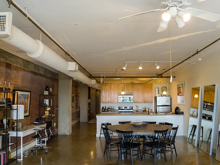 1409 S Lamar St — Photo 44