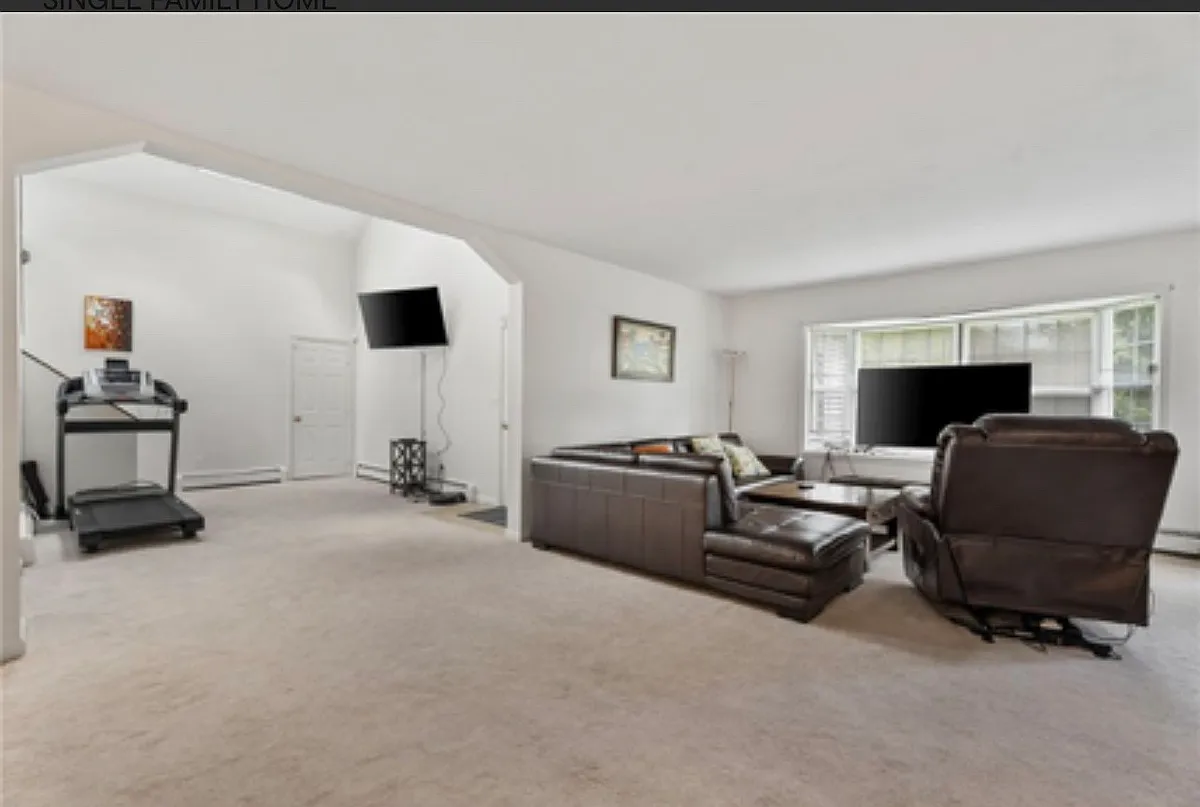 Building Photo - 121 Birchwood Dr #1
