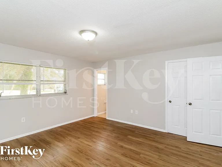 2435 Duke Ln — Photo 9