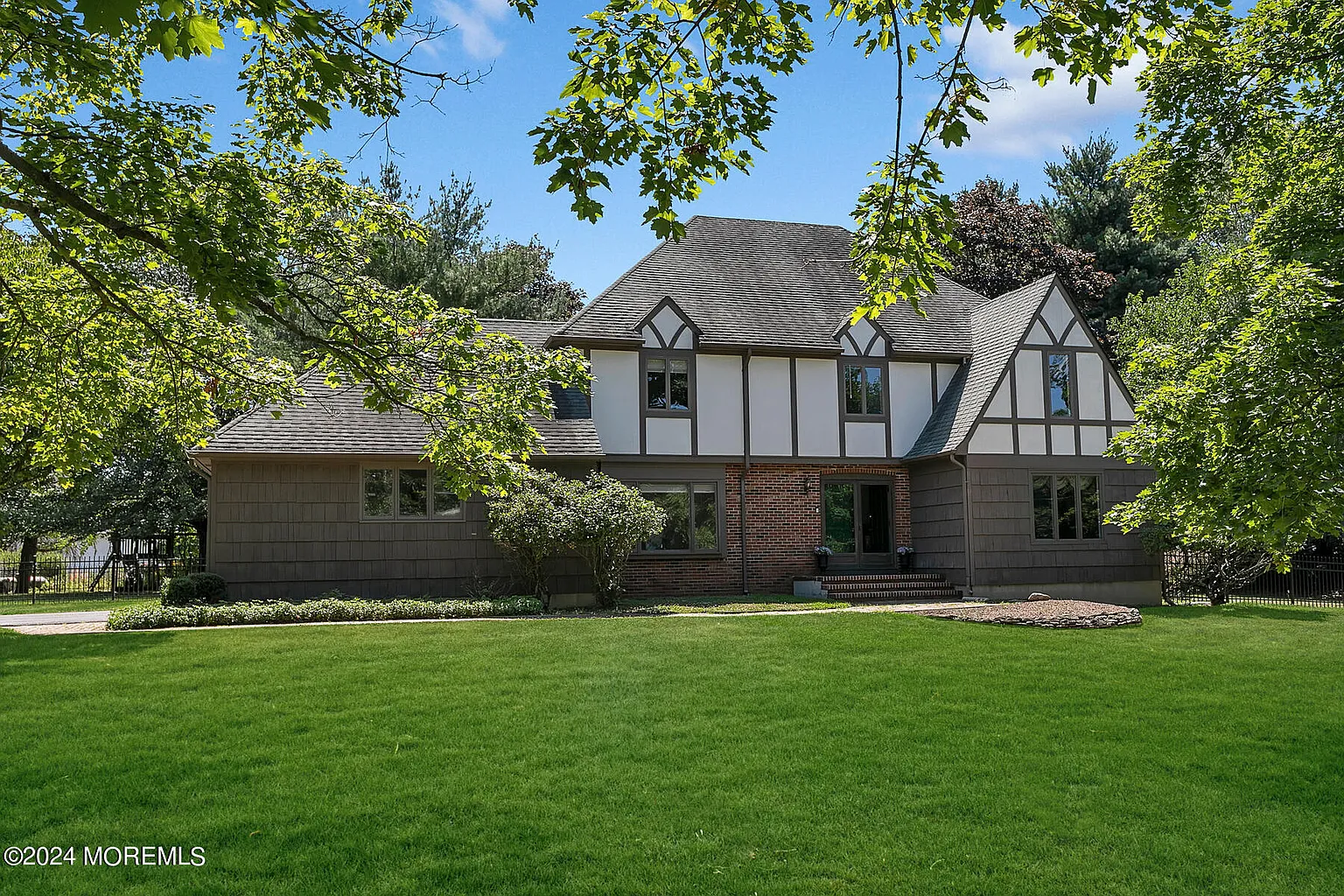 68 Laurelwood Drive photo 1
