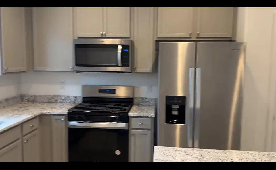 4 bed, 2.5 bath, 1400 sqft, $2,100 — Photo 3