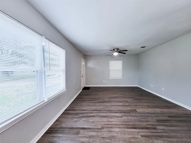 5242 Keystone St — Photo 4