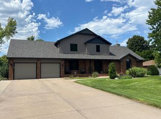 1231 Pershing Rd, Hastings, NE 68901