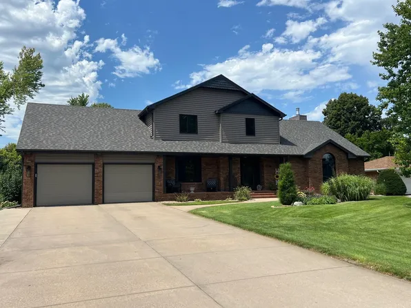 1231 Pershing Rd, Hastings, NE 68901