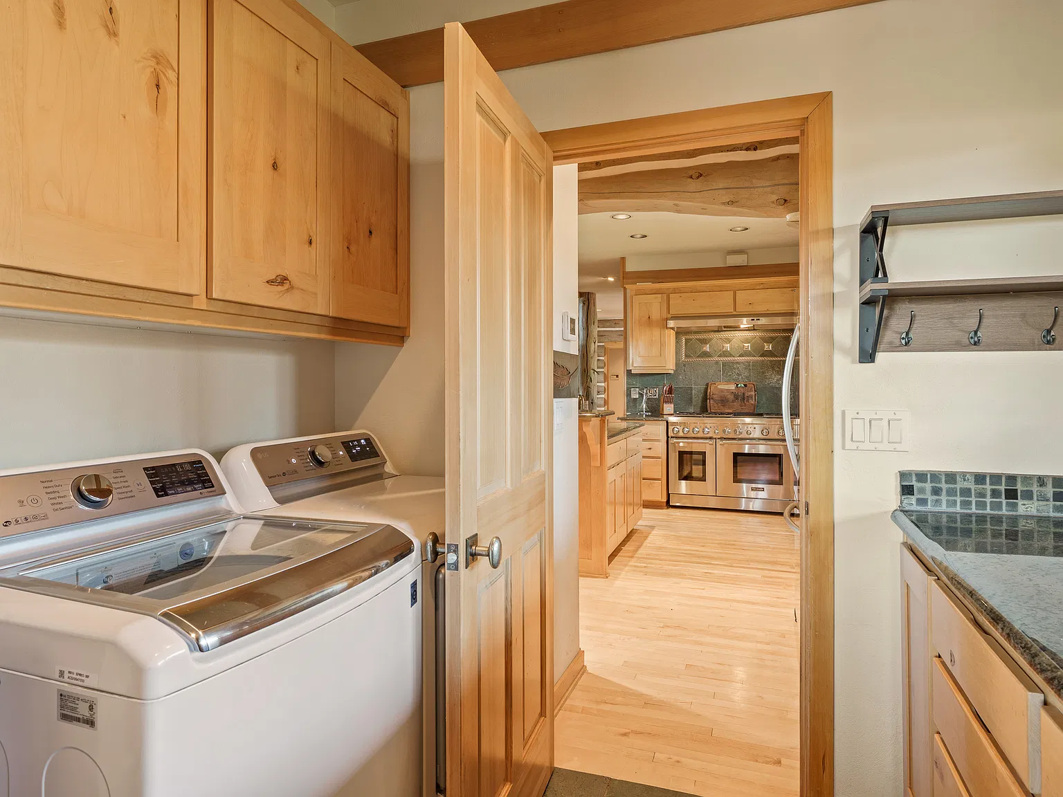 4 bed, 3942 sqft, $15,000 — Photo 4