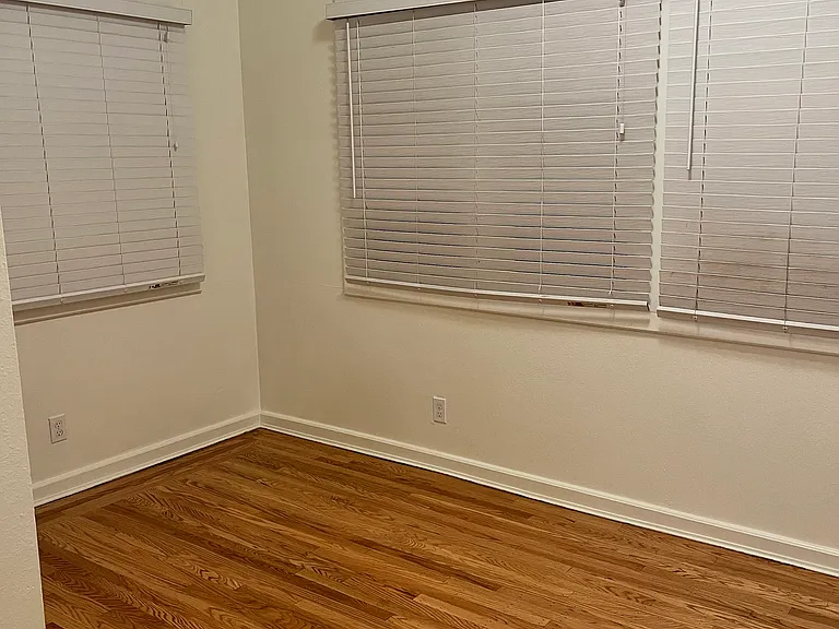 4022 Broadway — Photo 20