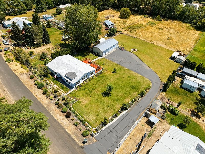 5th image of 238 Cemetery Road