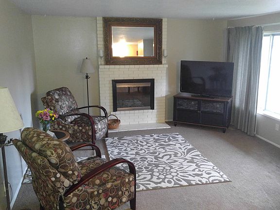 2nd image of 916 SE 40th St