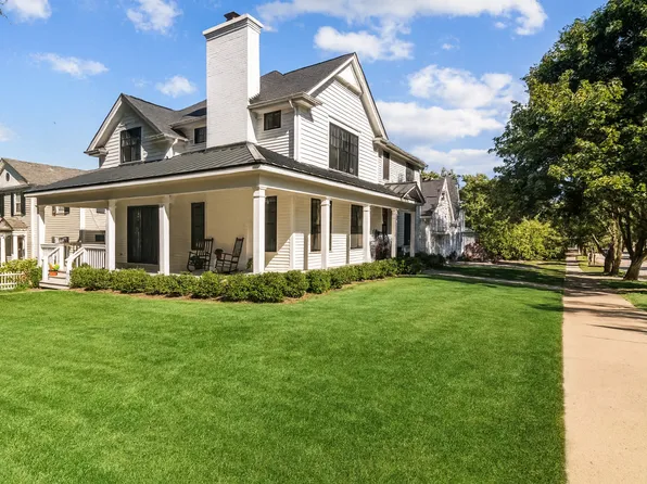 302 E Hillside Ave, Barrington, IL 60010