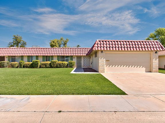 2nd image of 10306 W Kingswood Cir