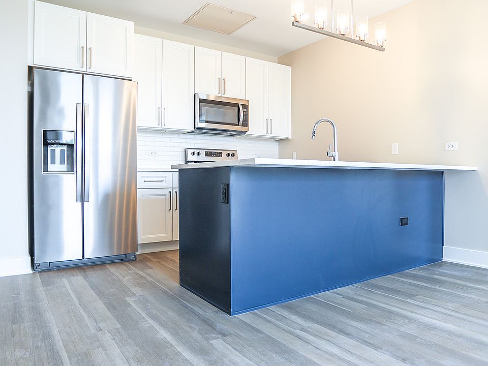 1st image of 880 Lee St #214