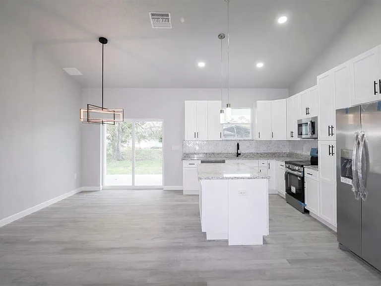 769 Memorial Dr — Photo 4
