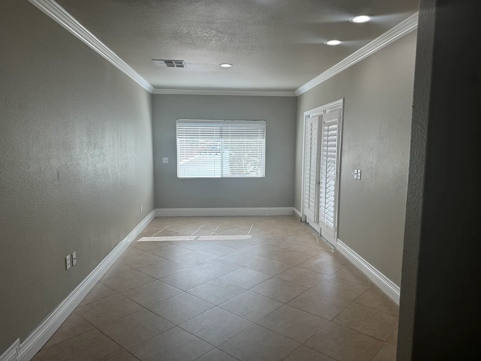 3 bed, 2550 sqft, $2,800 — Photo 4