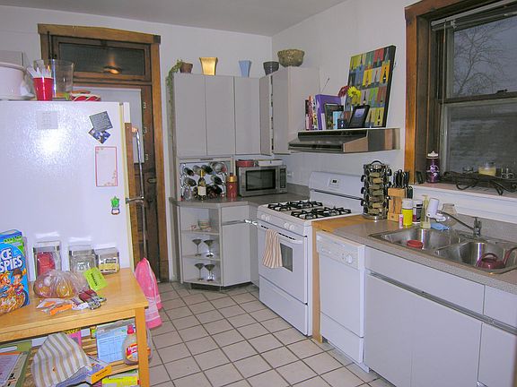 5th image of 1235 W Montana St APT 3